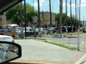 Facilmente, resultaron 7 antros y bares incendiados en Nuevo Laredo, pero, "no es mi asunto" parece decir GALVÁN GÓMEZ, ya que, el indolente alcalde, ocupa un gran número de elementos militares para que lo "cuiden" 